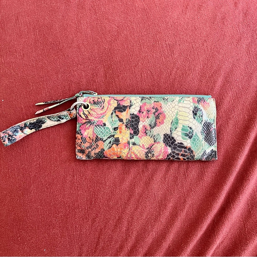 HOBO International | Vida Wristlet Snake Floral